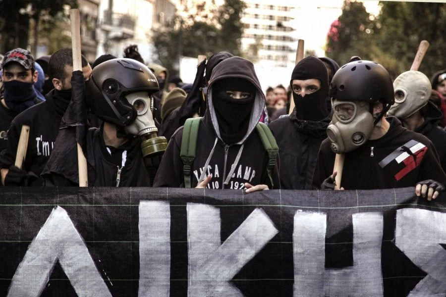 Στο στόχαστρο η Ορθοδοξία: Καταδρομική επιχείρηση αναρχικών – Έκαναν «ντου» σε εκκλησία στο κέντρο της Αθήνας και διέκοψαν τη λειτουργία!